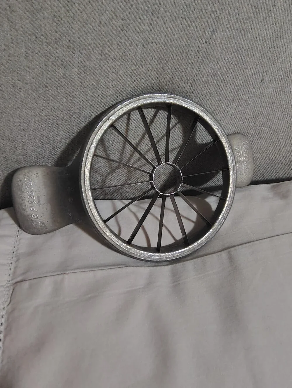 Wilcox Appetita Cast Metal Apple Slicer/Corer - Silver